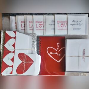 #Sabika Lot: 25 Gift Boxes, 7 Cleaning Cloths, 1 Guest Book, 80 Boxed Envelopes